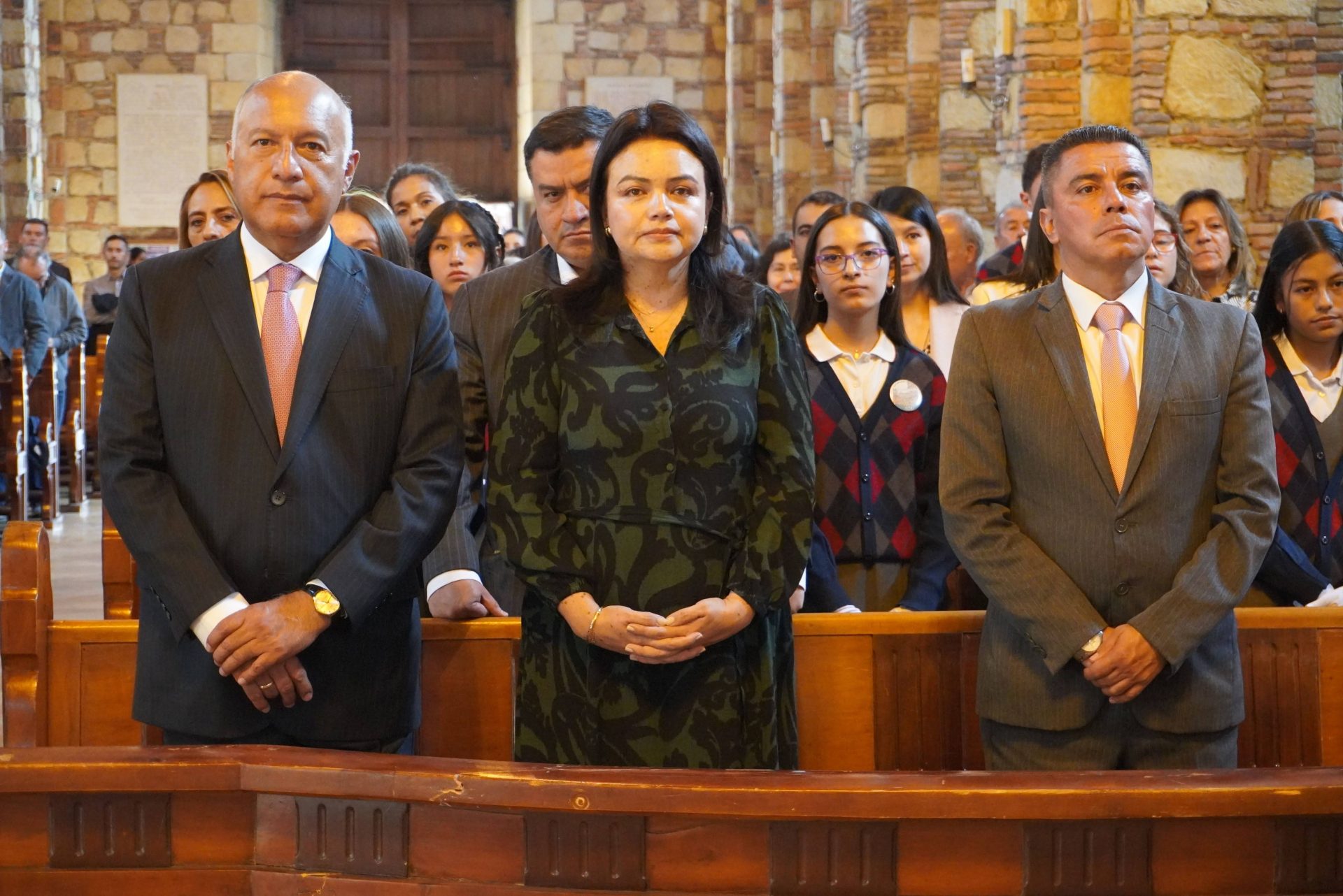 Obispo Hector Cubillos Pena Santa sofia 38