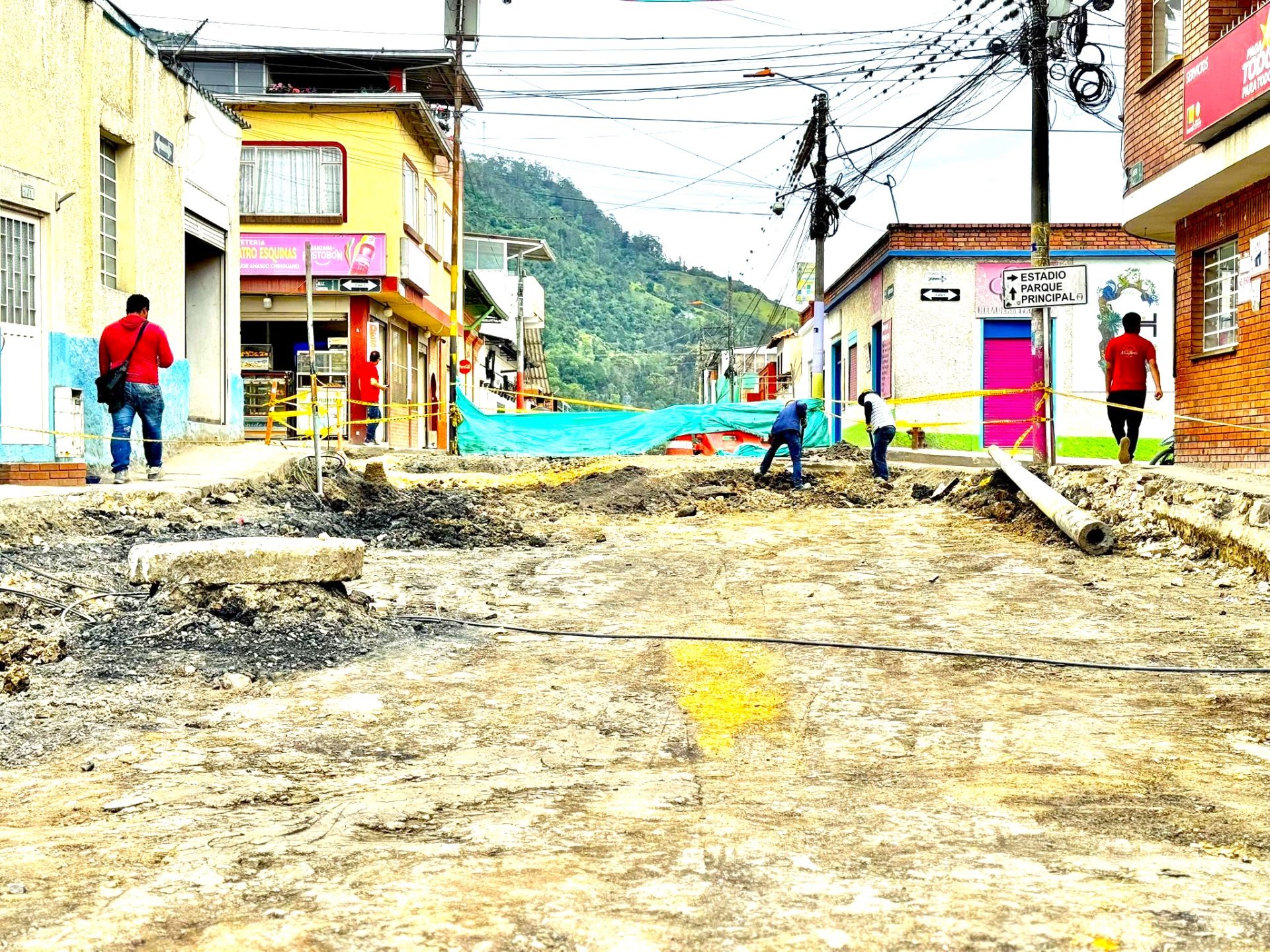 Avanzan las obras de pavimentacion en Choachi mejorando la movilidad y conexion regional