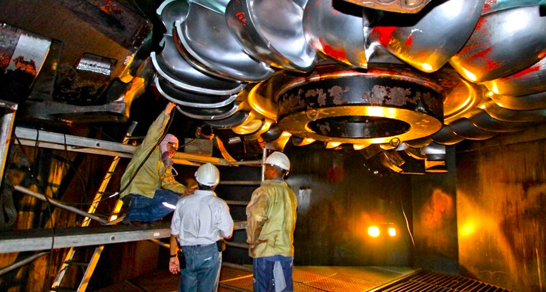 Operarios en la Hidroeléctrica de El Guavio.