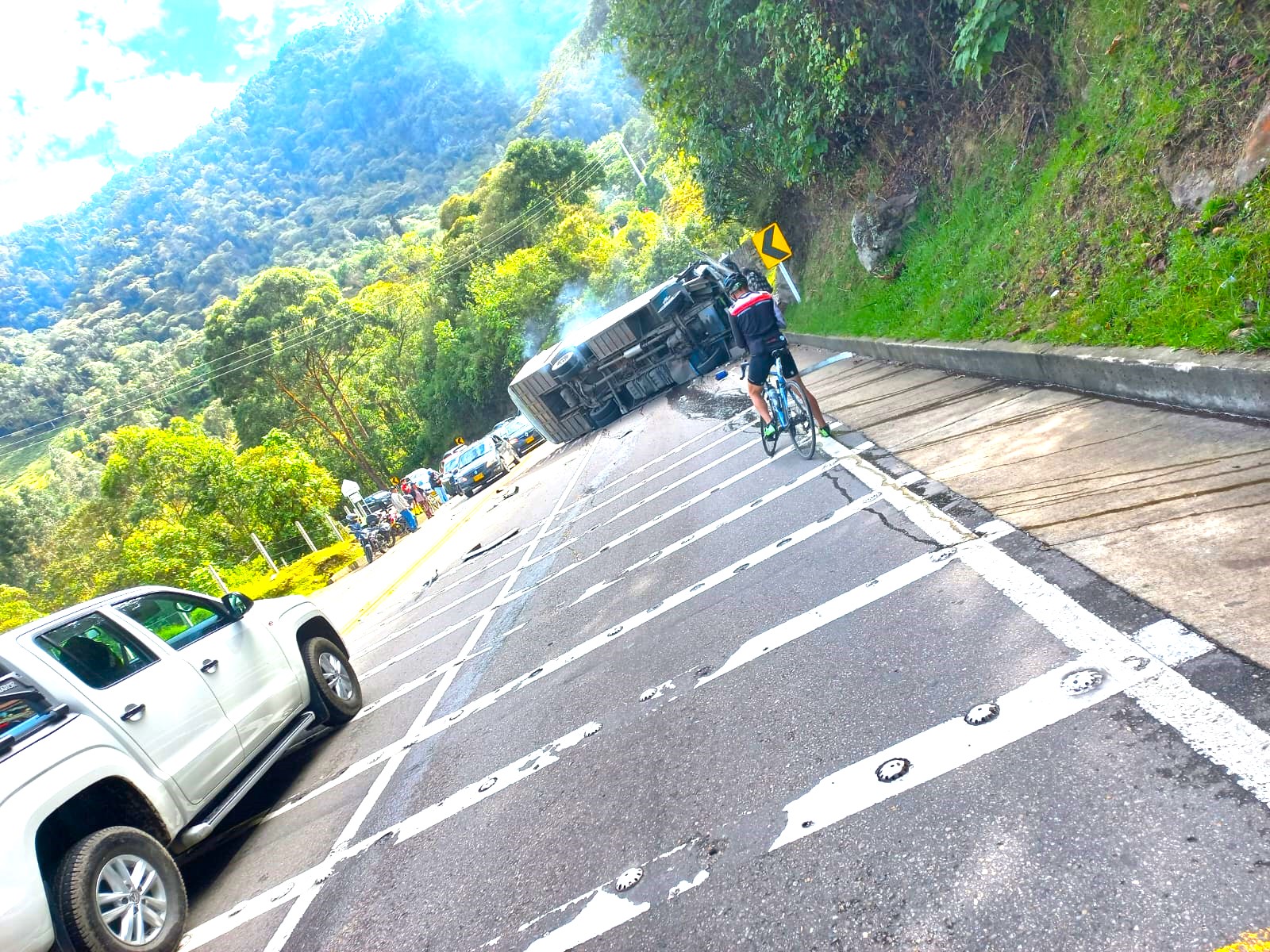 Trágico accidente en la vía Bogotá-Bojacá; 5 muertos y 23 heridos 2