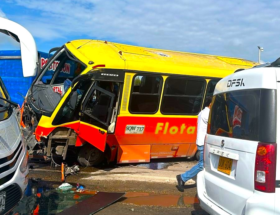 Accidente de bus en la Via Siberia Cota deja varios lesionados