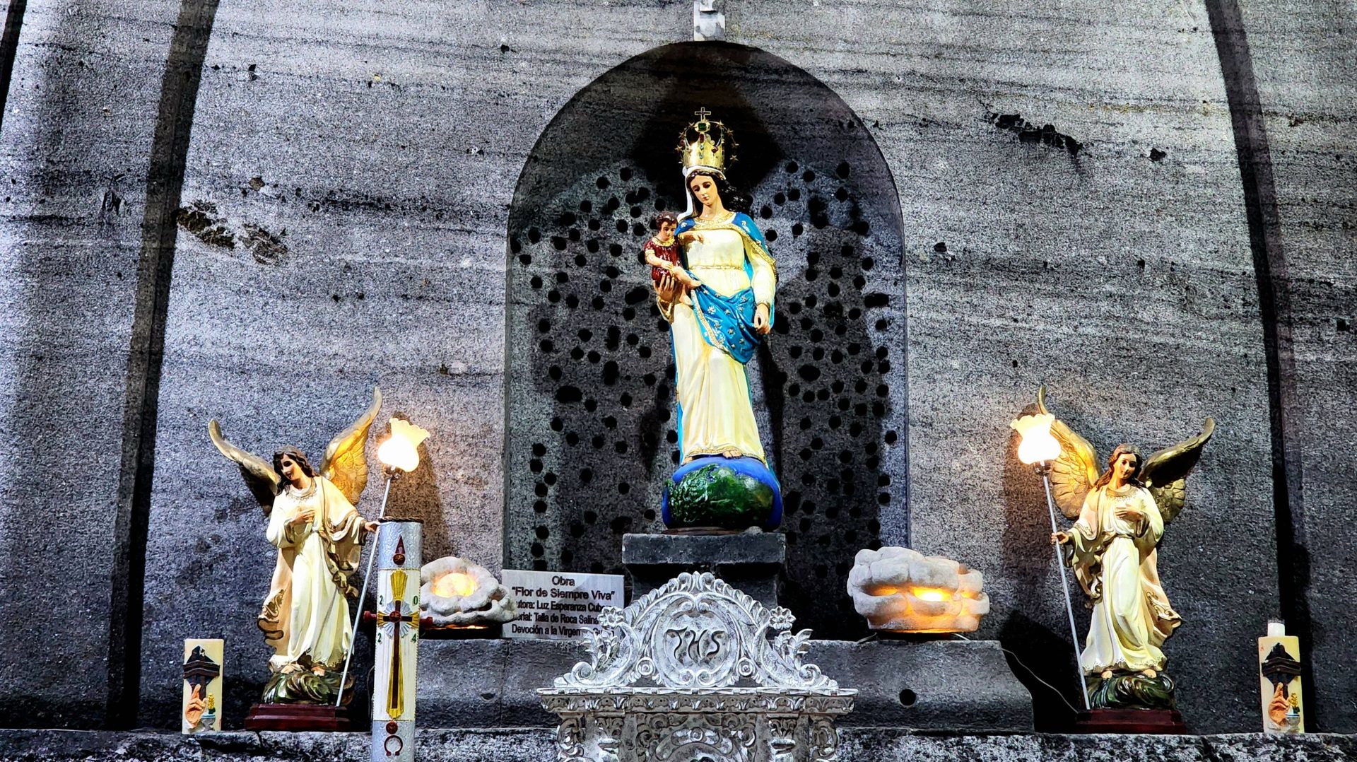 La Tuna España rinde homenaje a la Virgen del Rosario de Guasá en la Catedral de Sal