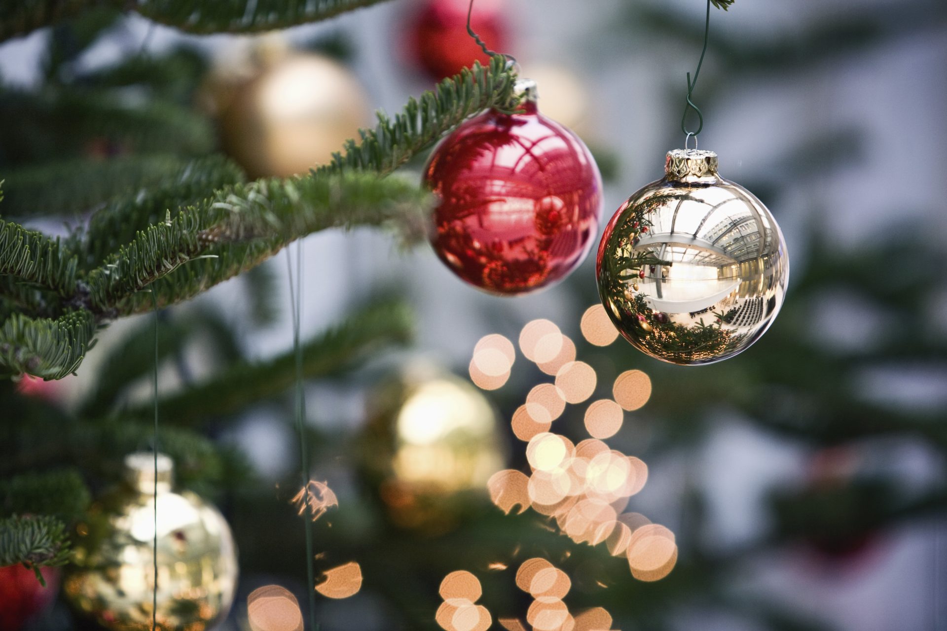 christmas tree balls on christmas tree close up 2024 09 17 08 34 23 utc