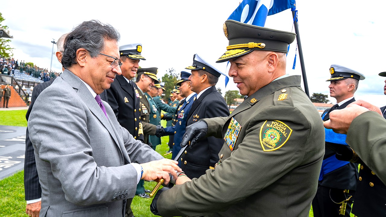 Presidente Gustavo Petro en el ascenso de oficiales de las Fuerzas Armadas.