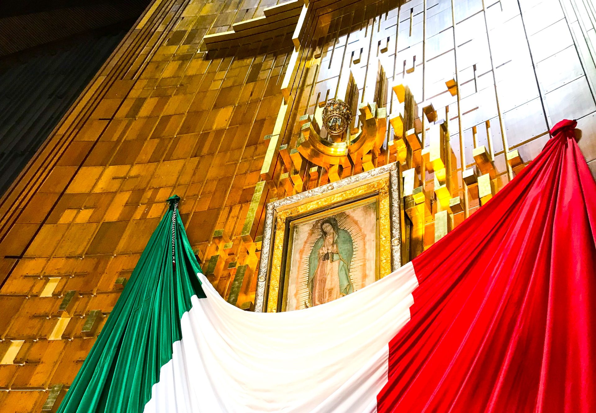 Hoy 12 de diciembre el mundo catolico celebra el Dia de la Virgen de Guadalupe