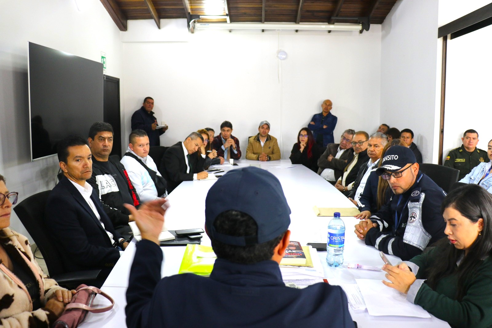 Alcalde de Tocancipa lidero reunion tras protestas por transporte ilegal y por mejoras del servicio2