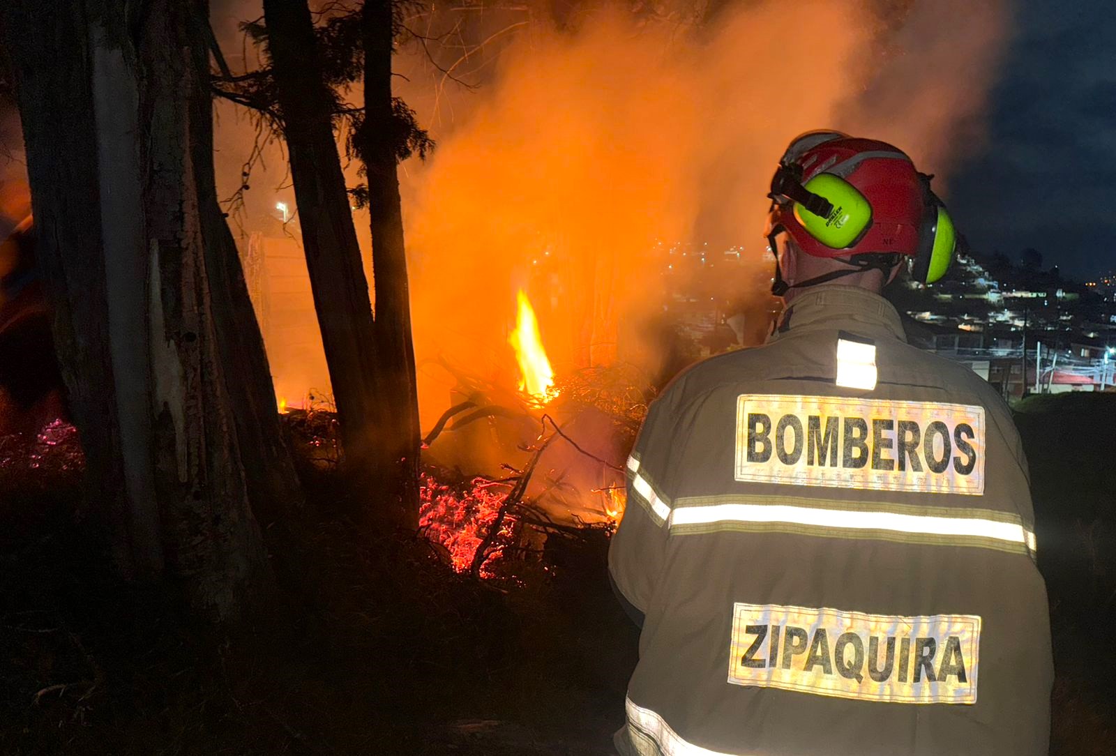 Bomberos alertan sobre el peligro de las quemas no controladas en Zipaquira1
