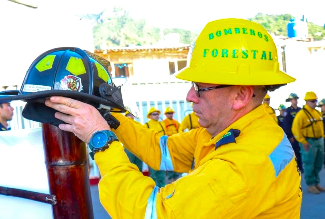 Bomberos de Sopo rinden homenaje al Sargento John Edison Diaz a un ano de su fallecimiento1
