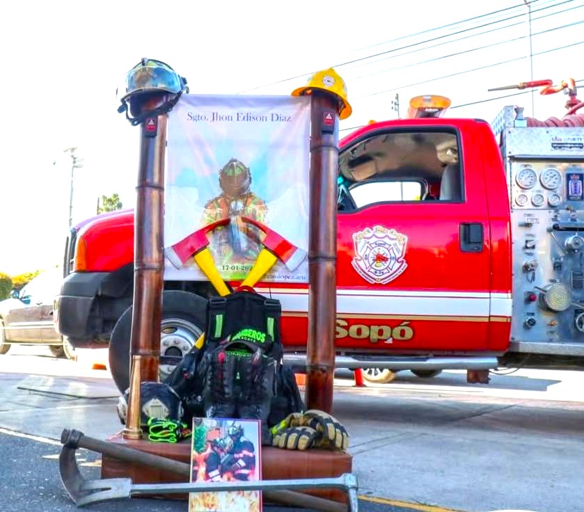 Bomberos de Sopo rinden homenaje al Sargento John Edison Diaz a un ano de su fallecimiento3