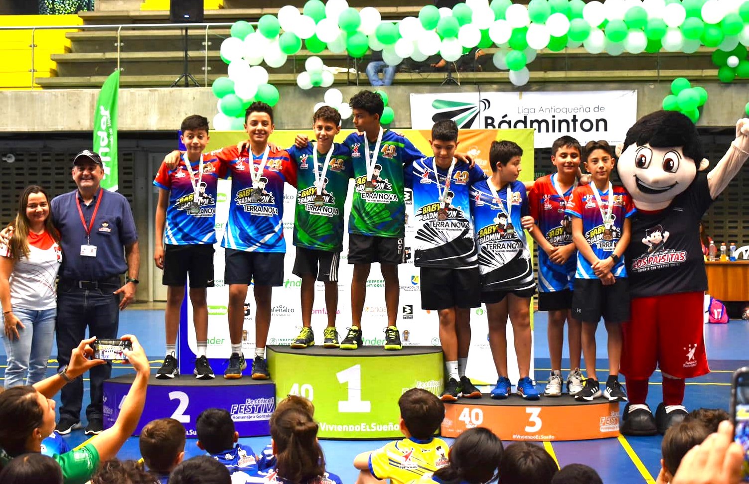 Chia triunfa en el Festival de Festivales 13 Medallas en Badminton1
