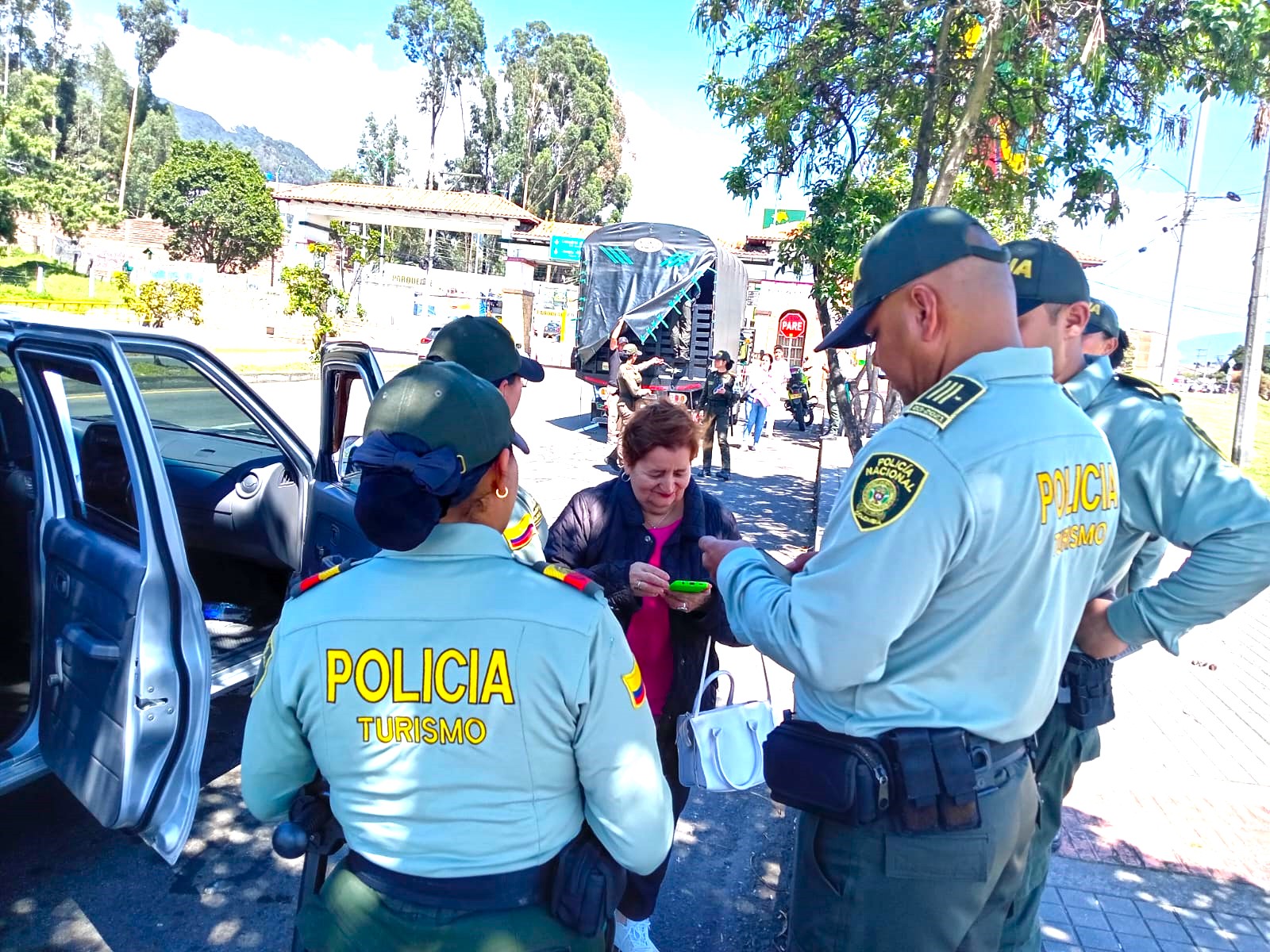 Controles en la via Chia Zipaquira para proteger turismo y patrimonio1