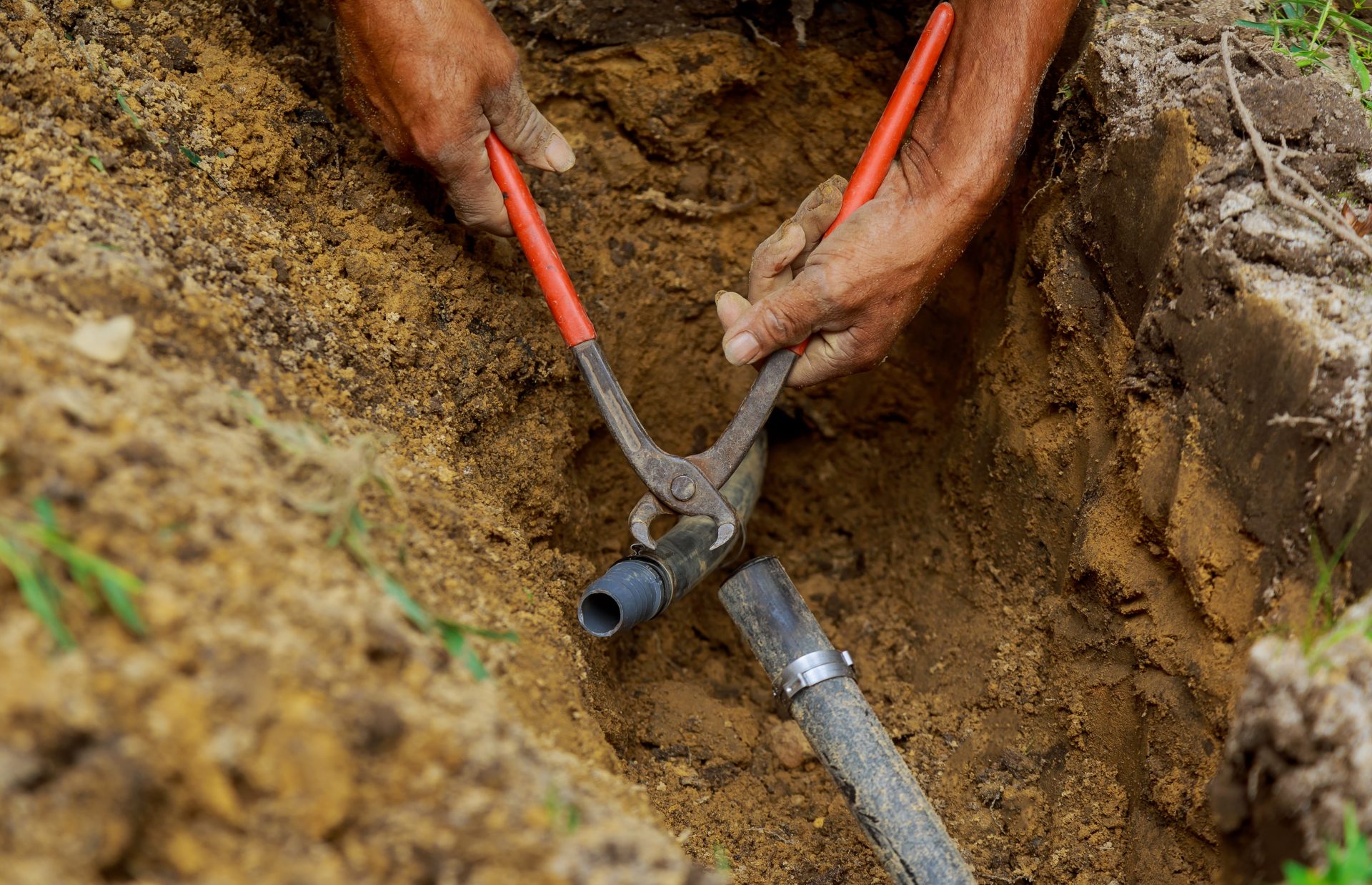 En Nemocon se intensifican operativos contra conexiones ilegales de agua potable