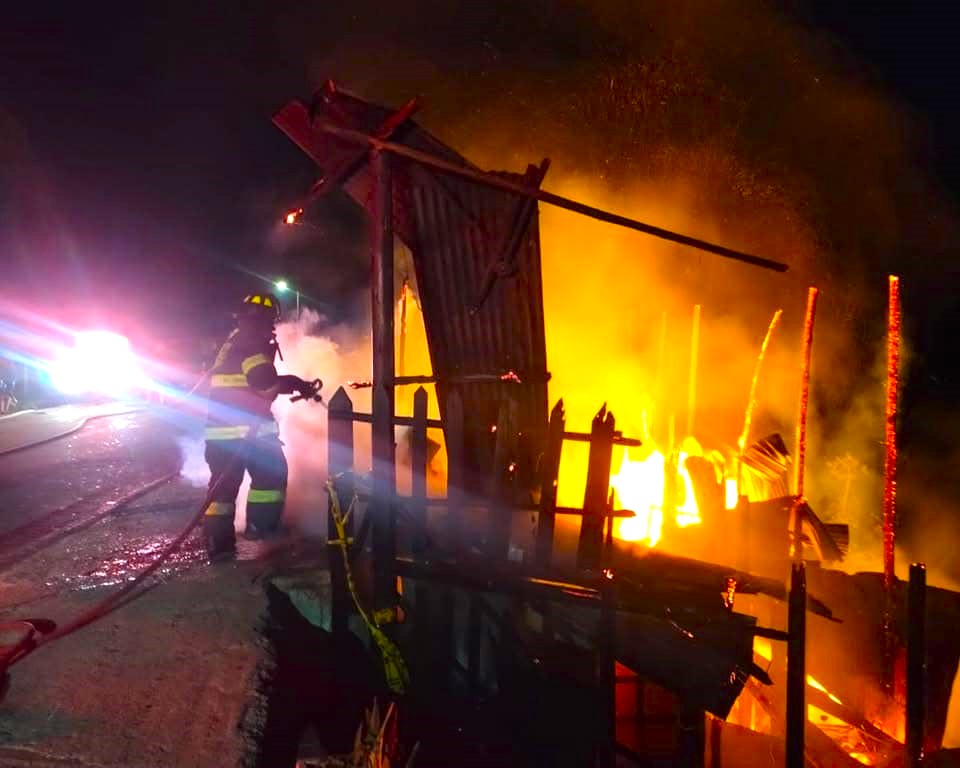 Incendio devastador arraso en el Salto del Tequendama con casetas