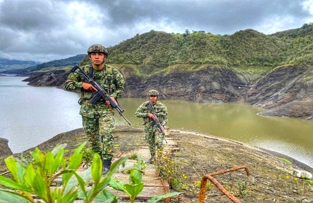 Joven Colombiano Unase al Grupo de Caballeria Mecanizado N. 10 Tequendama en Bogota