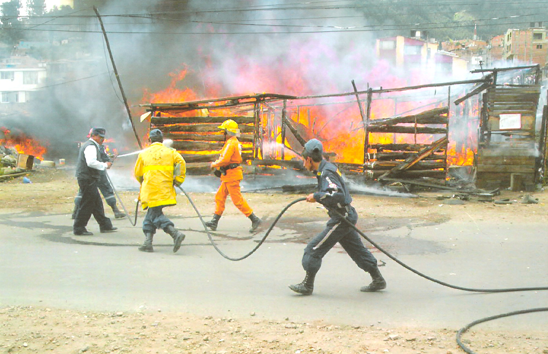 Bomberos de Zipaquira cumplen 40 anos Una historia de vida logros