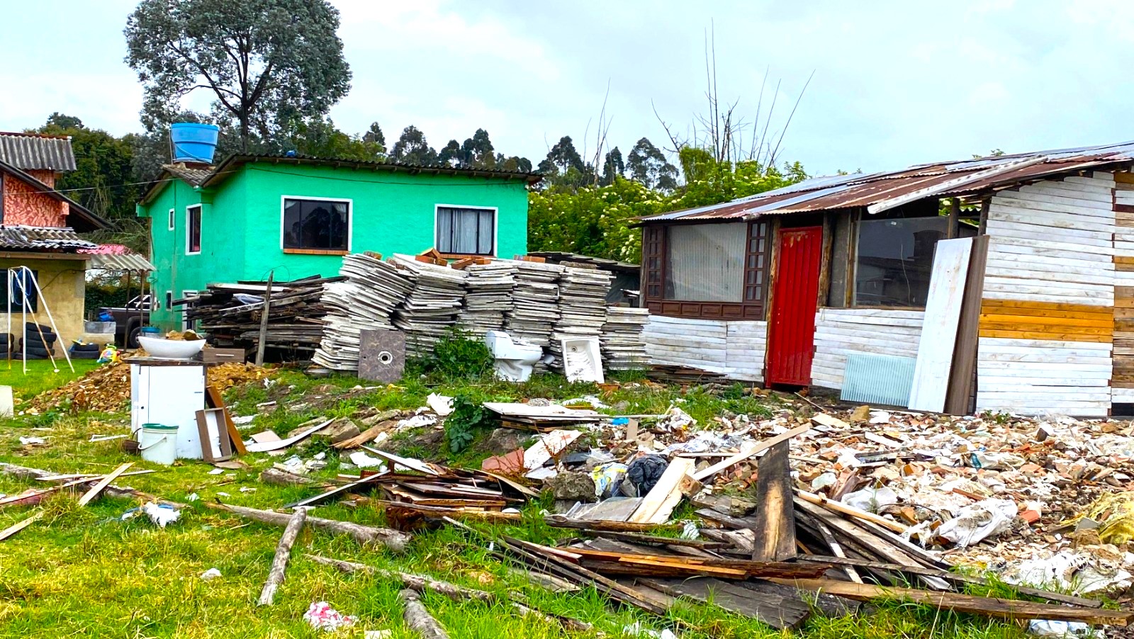 En Chia suspenden actividades en un predio por relleno ilegal con residuos de construccion1