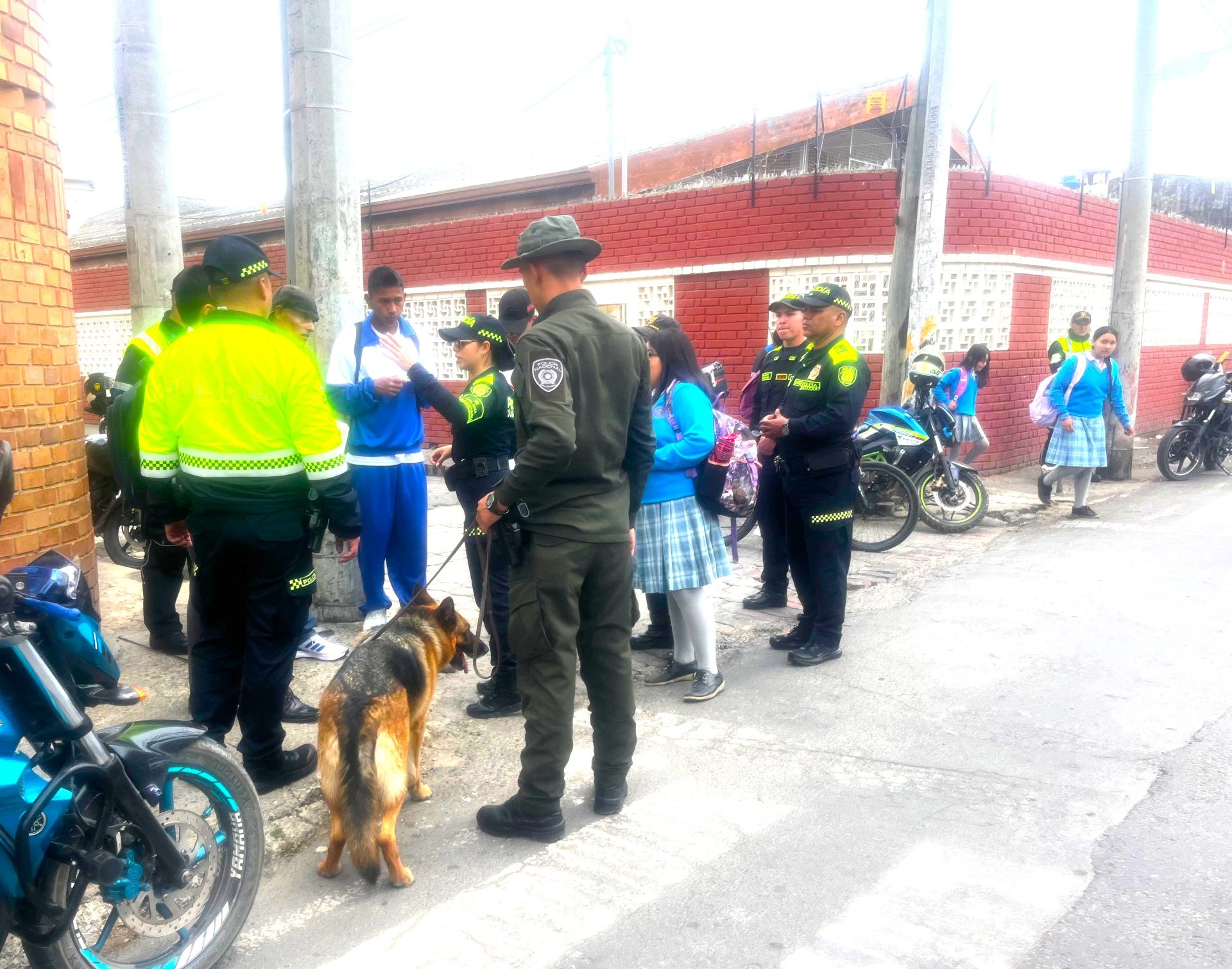 Policia refuerza seguridad en colegios de Chia con la campana Entornos Escolares Seguros1