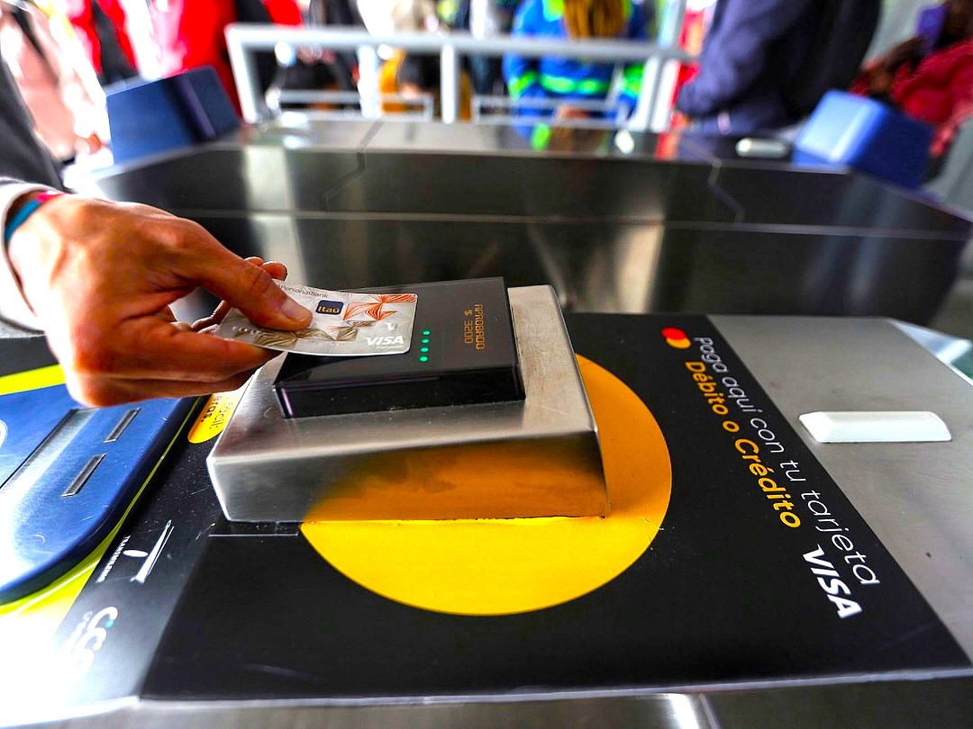 TransMilenio implementa plan piloto para pago del pasaje con tarjetas bancarias3