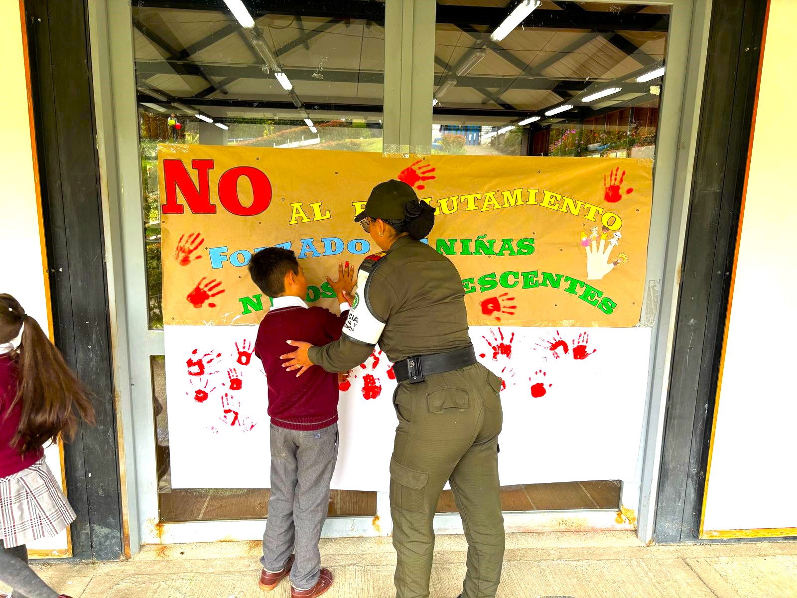 Zipaquira dice NO al reclutamiento infantil en el Dia de las Manos Rojas1