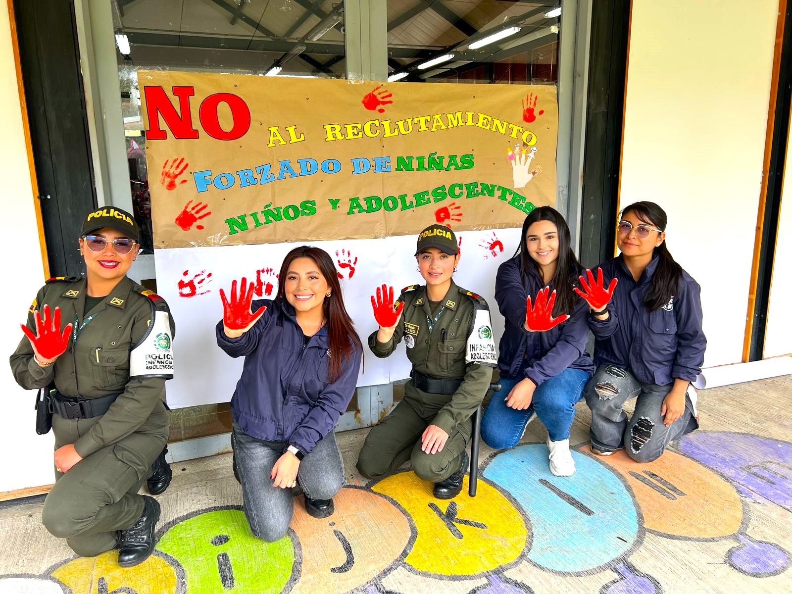 Zipaquira dice NO al reclutamiento infantil en el Dia de las Manos Rojas2