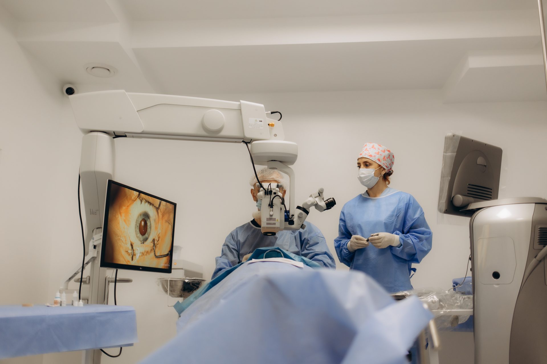 a surgeon looks through a microscope in the operat 2024 11 20 19 37 28 utc