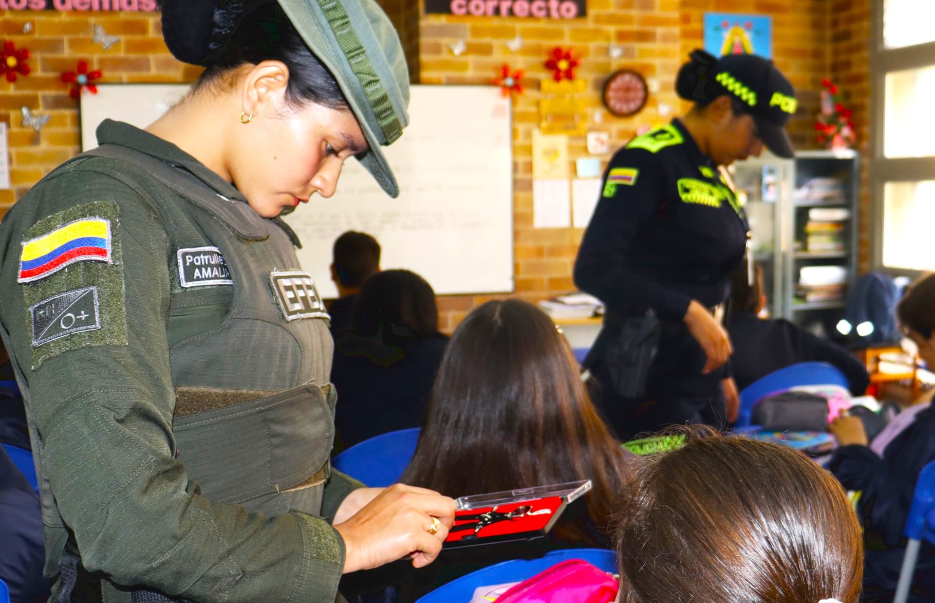 Operativo sorpresa en colegio de Tocancipa deja incautacion de dosis de marihuana y armas blancas