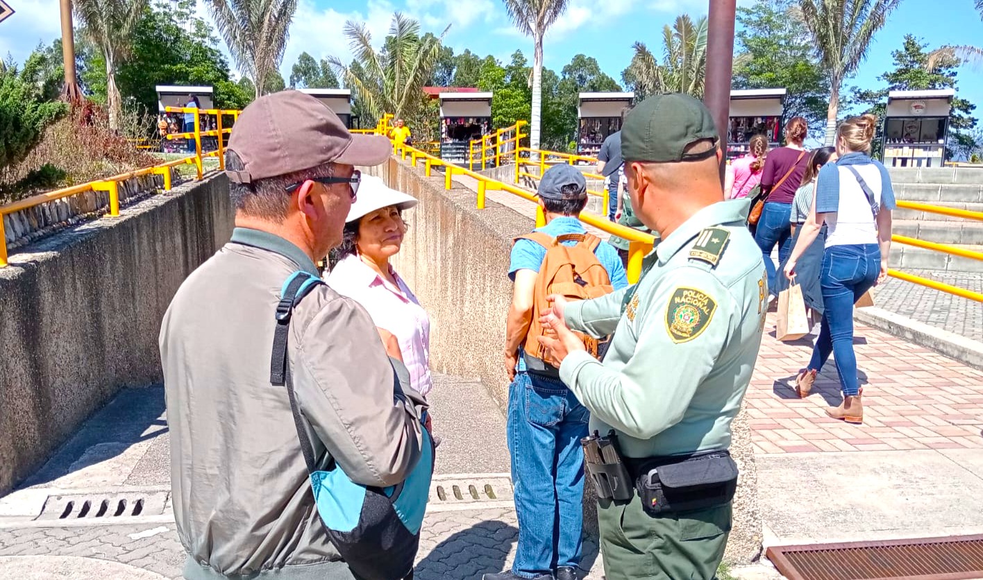 Policia de Turismo refuerza seguridad en Catedral de Sal2
