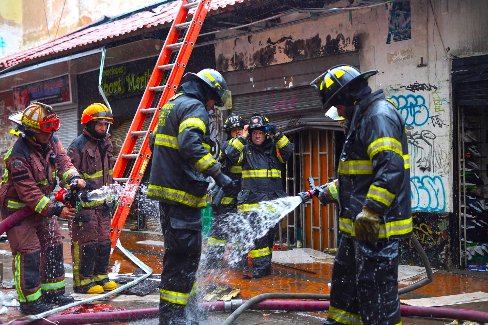 Soacha vivio una noche de emergencia tras incendio que afecto varios establecimientos de comercio1