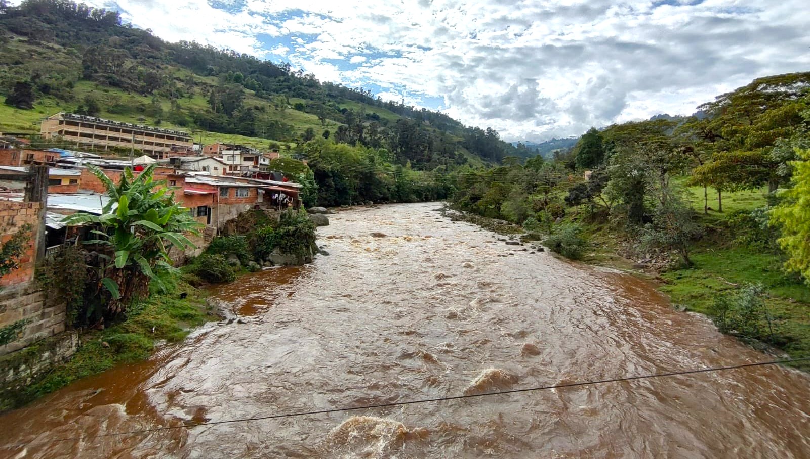 Alerta roja en tres cuencas hidrograficas de Cundinamarca