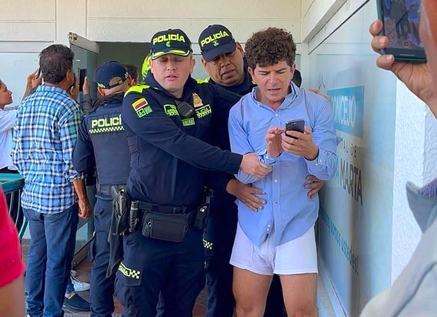 Investigan a policia y concejo por sacar a concejal a la fuerza del recinto de sesiones2