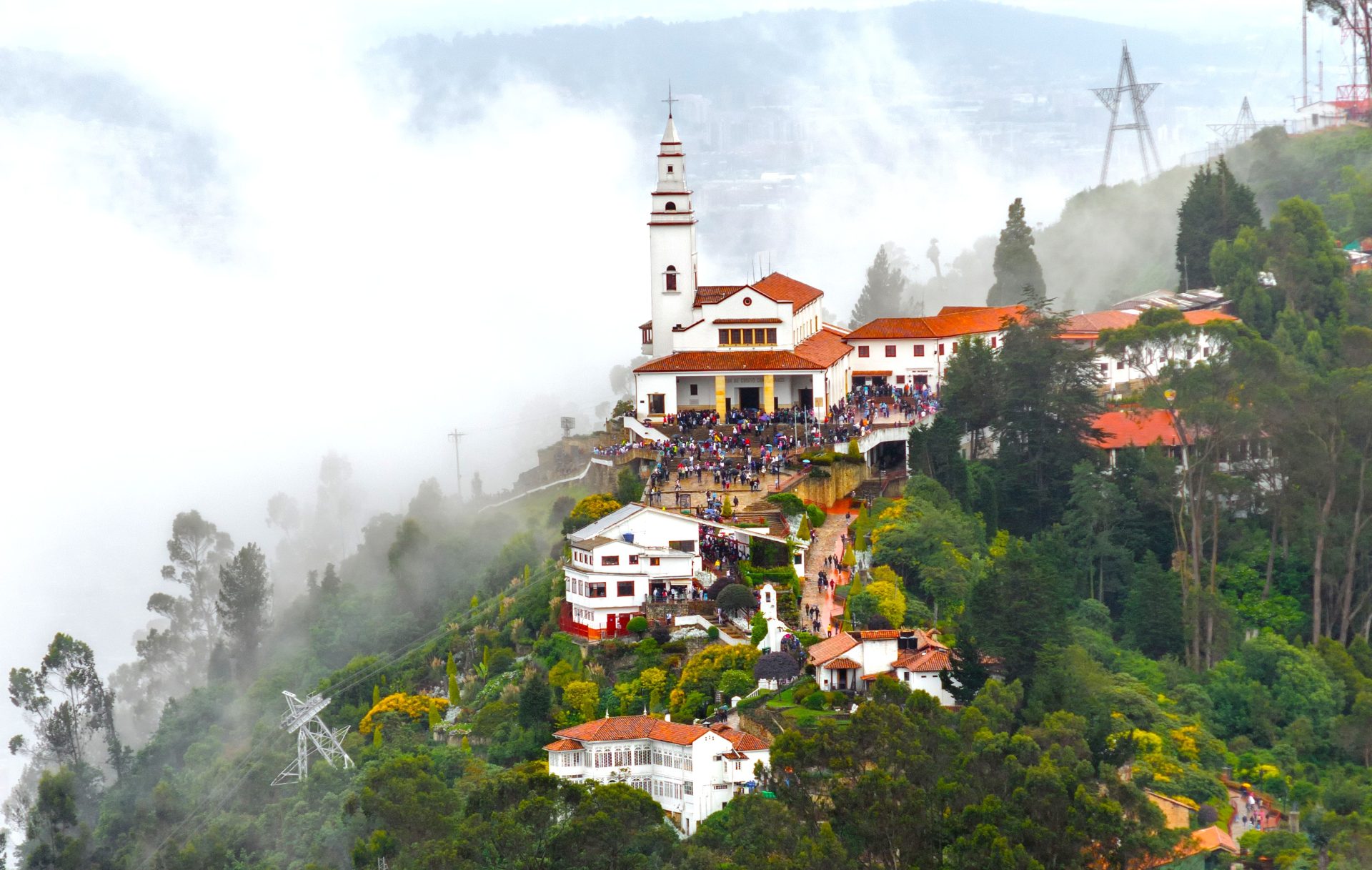 Mas de 200.000 peregrinos subiran a Monserrate en Semana Santa 2025 estas son las medidas preventivas