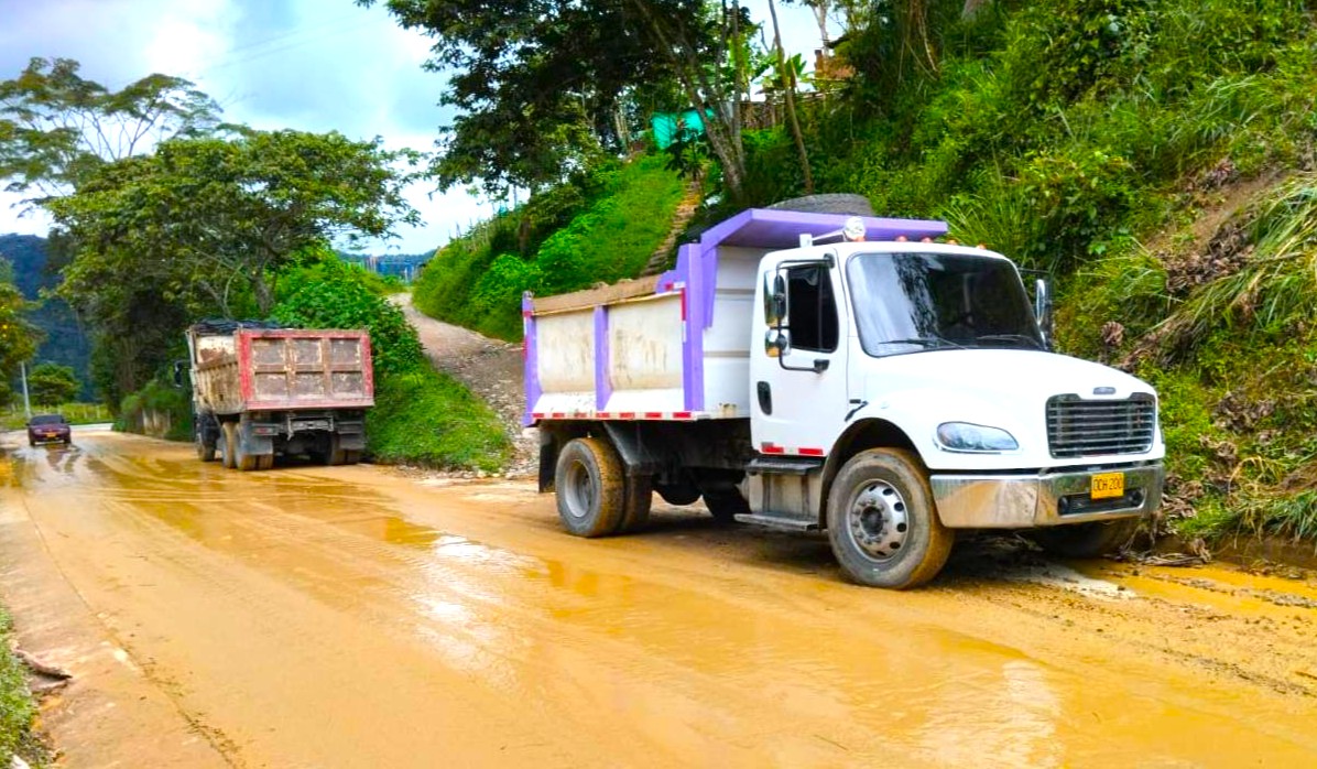Cierres programados en la via Pacho – La Palma por deslizamientos en el sector La Arenera2
