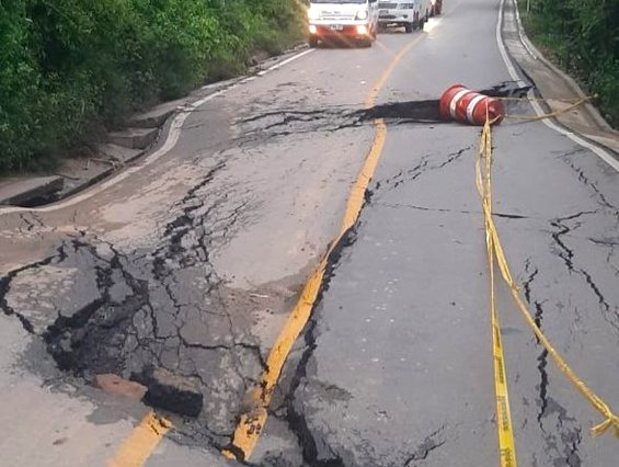 Creciente del rio Sumapaz colapsa via Boqueron–Pandi1