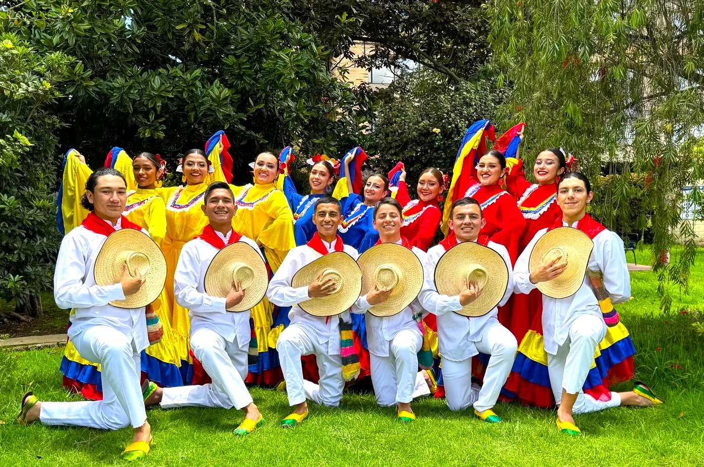 Luna Creciente Juvenil de Chia conquista Mexico con folclor ritmo y alma