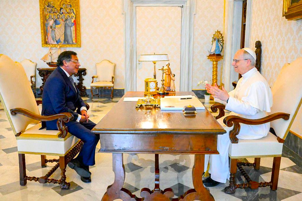 Petro plantea crisis climatica migracion y paz al papa Leon XIV en el Vaticano1