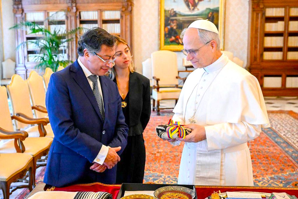 Petro plantea crisis climatica migracion y paz al papa Leon XIV en el Vaticano2