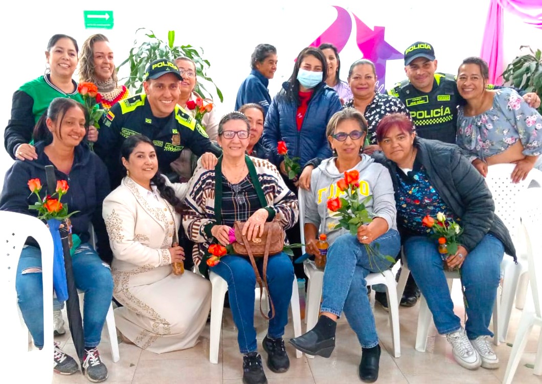 Policia llevo mensaje sobre prevencion de violencia intrafamiliar a mujeres de Zipaquira3