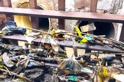 Colchones llantas y hasta muebles en las quebradas han encontrado los operarios de EPZ1