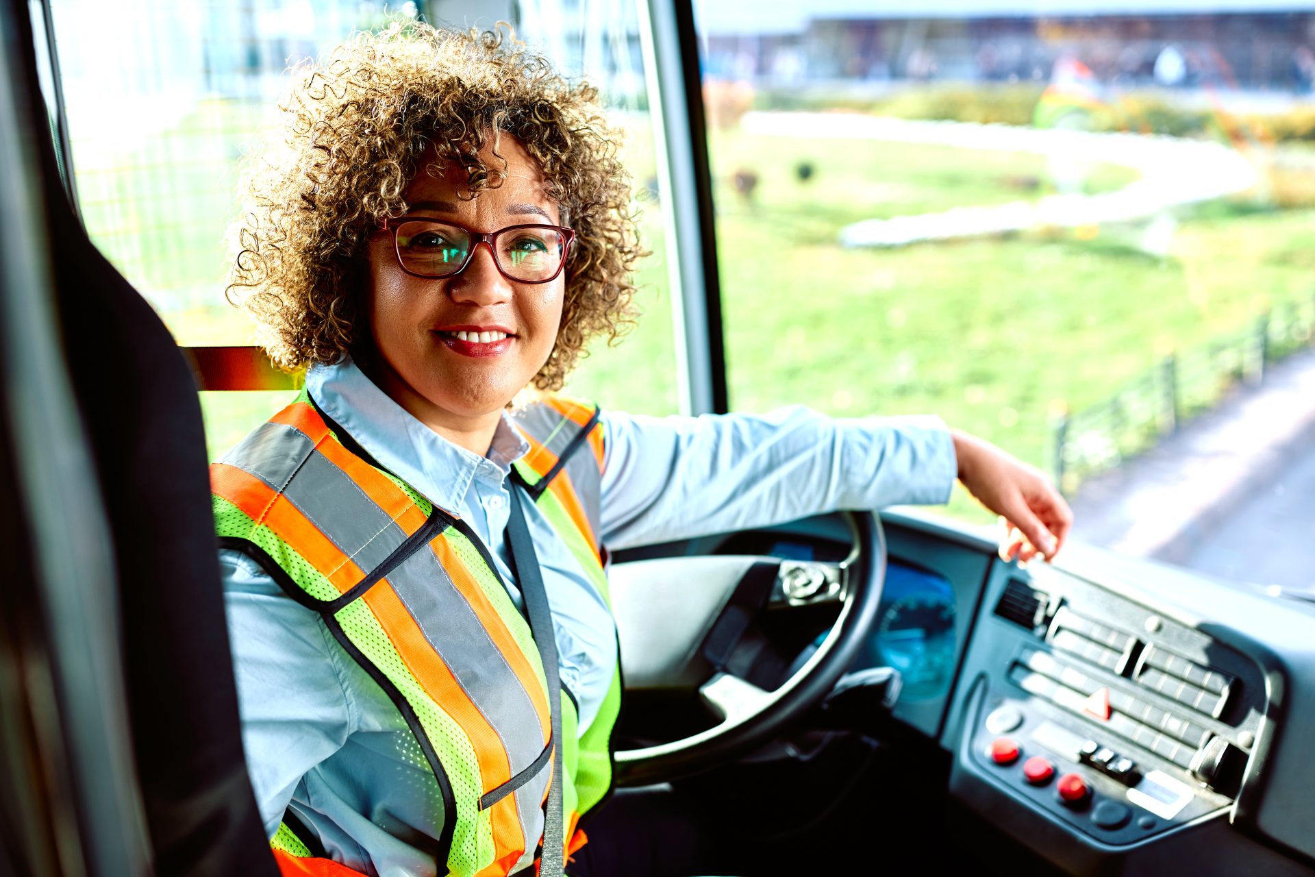 Con mujeres al volante Chia enciende los motores del transporte publico