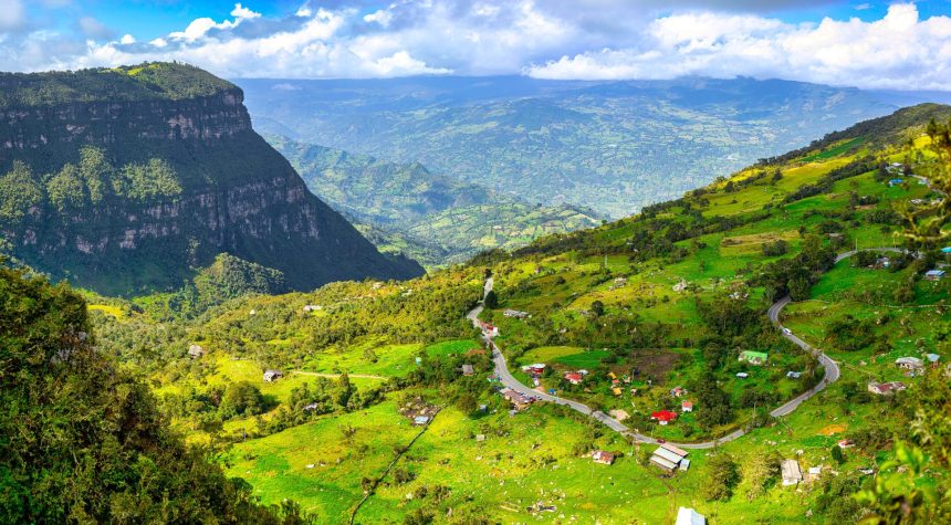 Rescatan a 19 turistas extraviados en el Alto del Indio durante caminata ecologica en Choachi