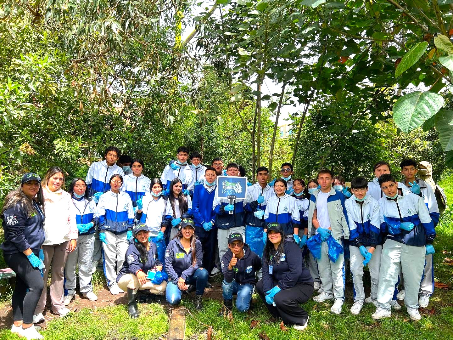 Zipaquira siembra conciencia EPZ y estudiantes sembraron vida en la quebrada El Amoladero