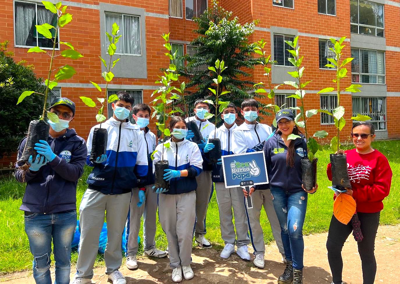 Zipaquira siembra conciencia EPZ y estudiantes sembraron vida en la quebrada El Amoladero2
