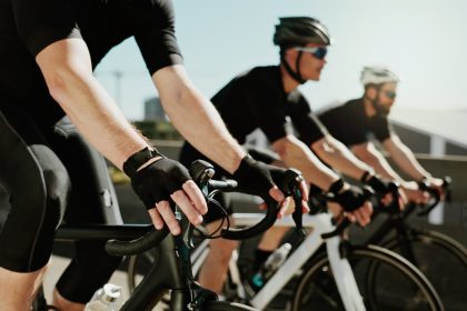 start race and cycling with people in city for tr 2025 04 06 11 30 53 utc