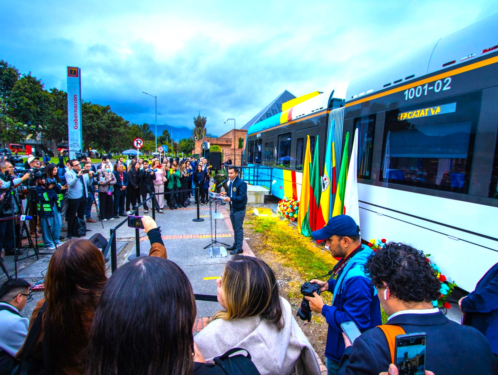 Cundinamarca se sube al tren del futuro arranca oficialmente el Regiotram de Occidente1