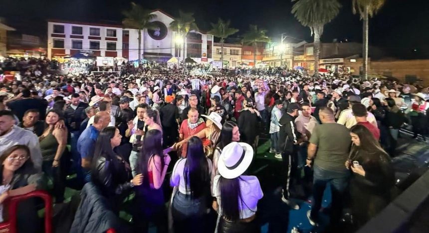 Momento del Megaconcierto en Pacho.