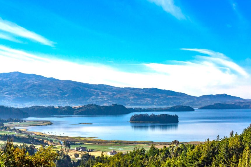 Cargos por construccion ilegal de hotel en la Laguna de Tota exalcalde y CORPOBOYACA en la mira