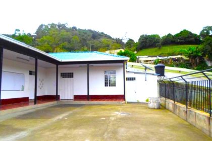 Contraloria de Cundinamarca entrega renovado colegio rural en Fomeque y salva recursos publicos 1