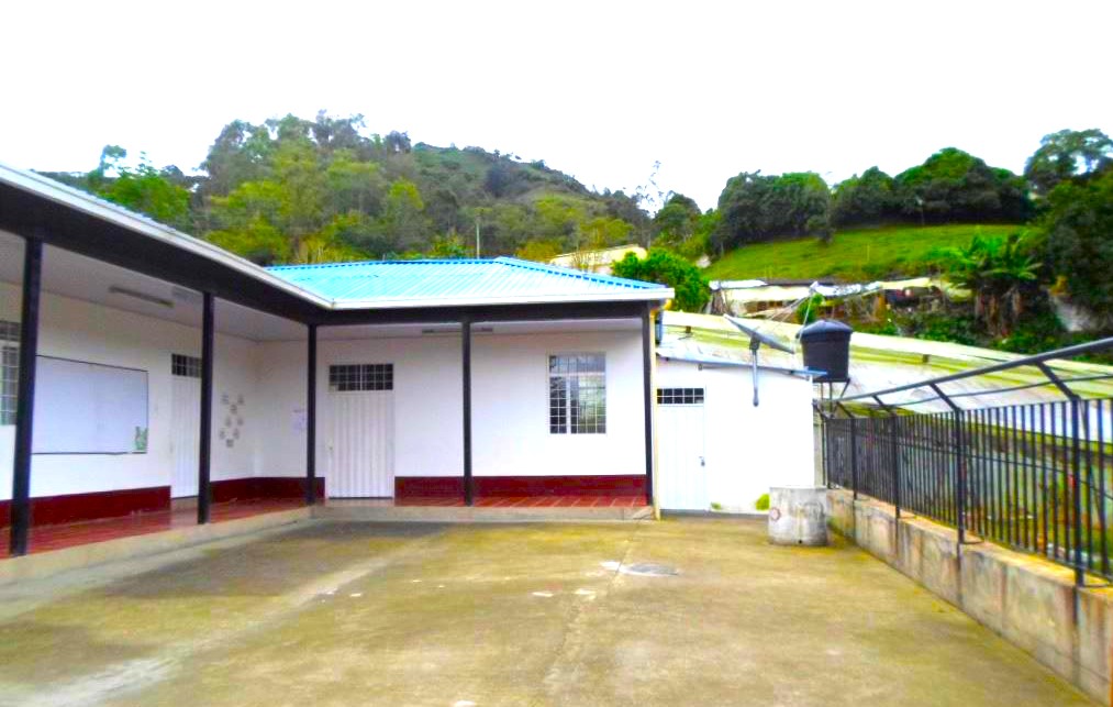 Contraloria de Cundinamarca entrega renovado colegio rural en Fomeque y salva recursos publicos 1