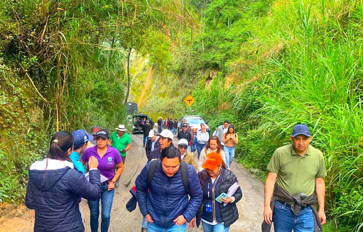 Inspeccionan 16 puntos criticos de la Perimetral de Oriente para intervencion urgente1