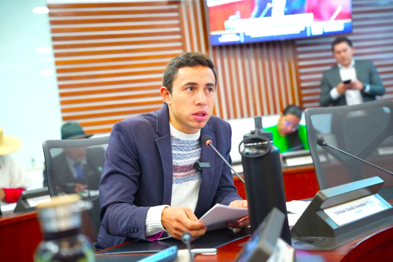 Luz verde al proyecto de ley Ni incendios ni volteos del zipaquireno Cristian Avendano1